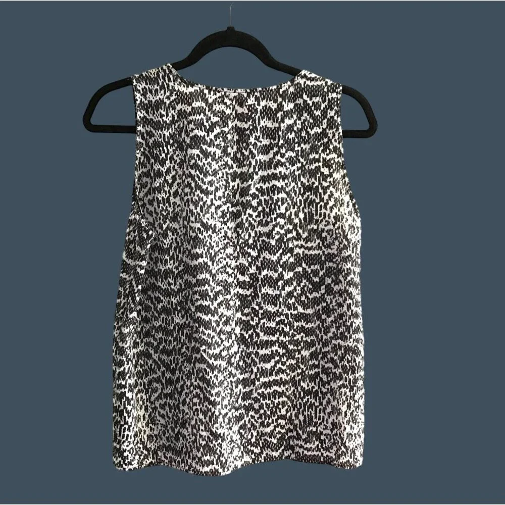 MICHAEL KORS- WOMENS BLACK/WHITE LIGHT WEIGHT BLOUSE SIZE MEDIUM - Picture 2 of 6